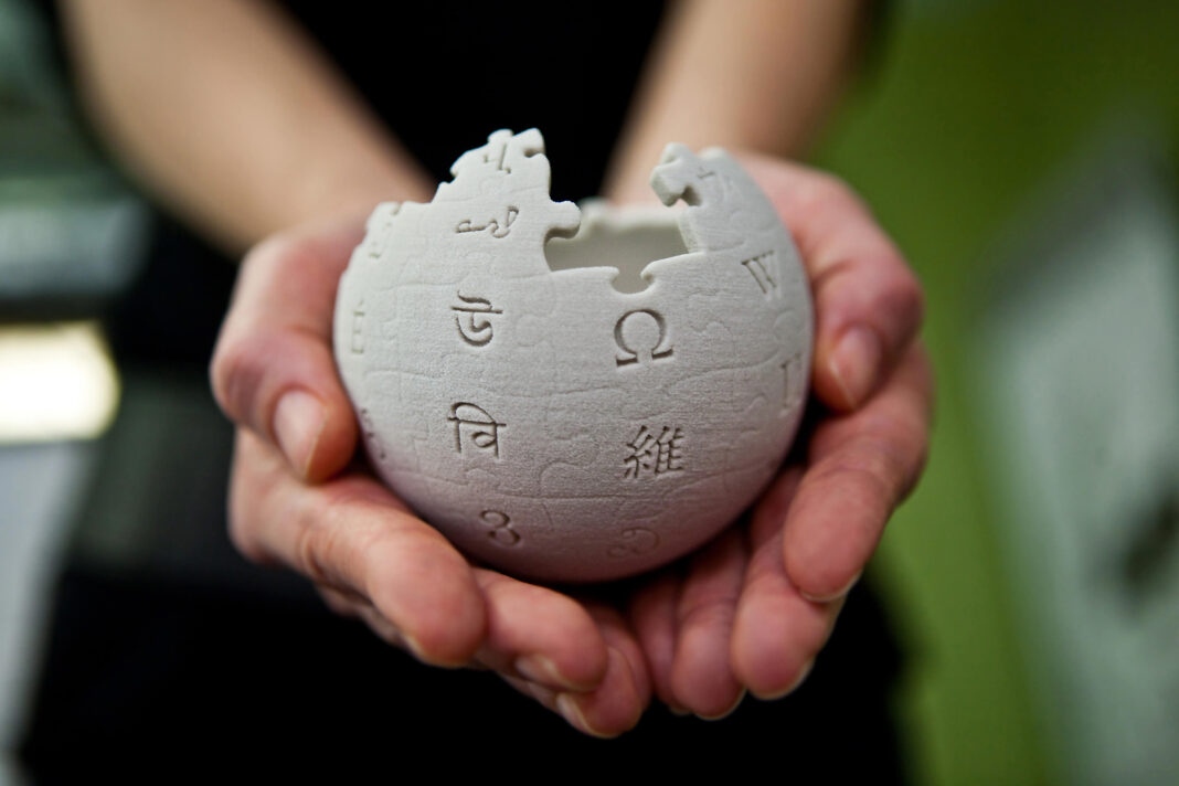 Wikipedia Co-Founder Urges Followers to Replace Chrome Browser with Brave