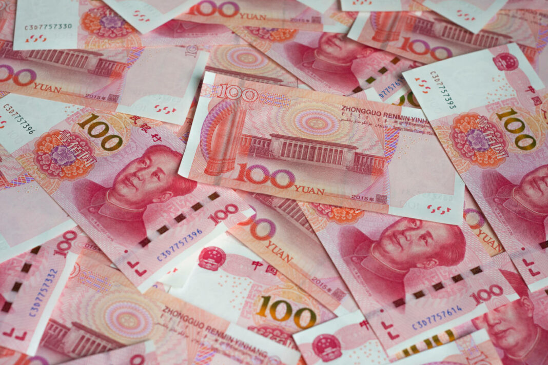 One hundred Chinese yuan notes