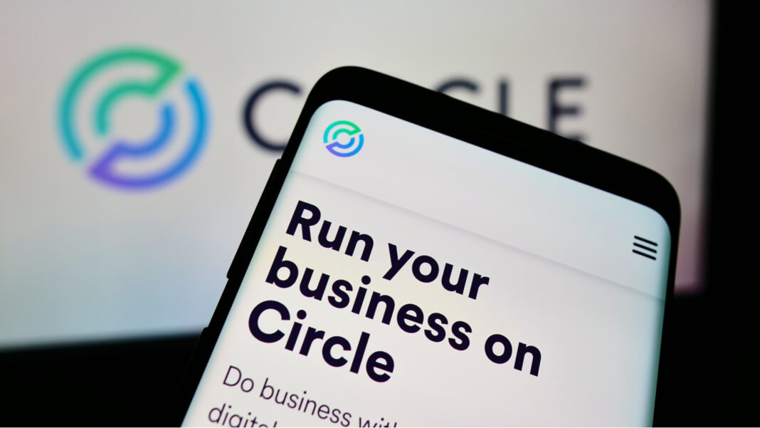 Mobile phone with website of US payment company Circle